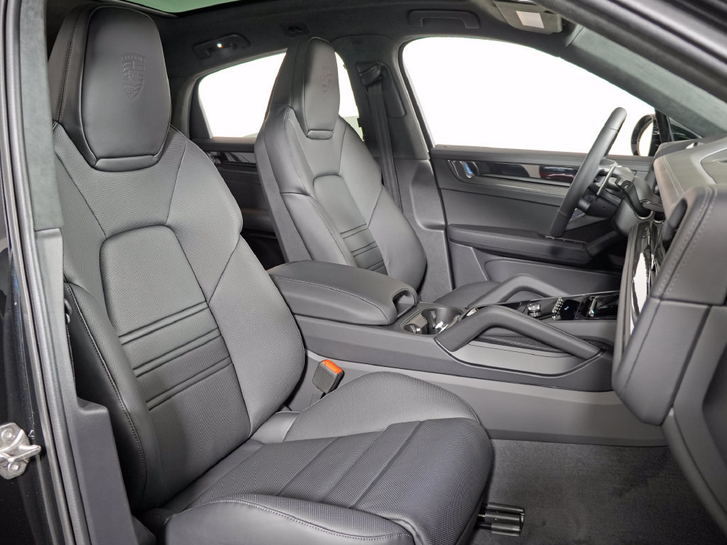 New 2027 Porsche Cayenne GTS AWD/4WD image 42