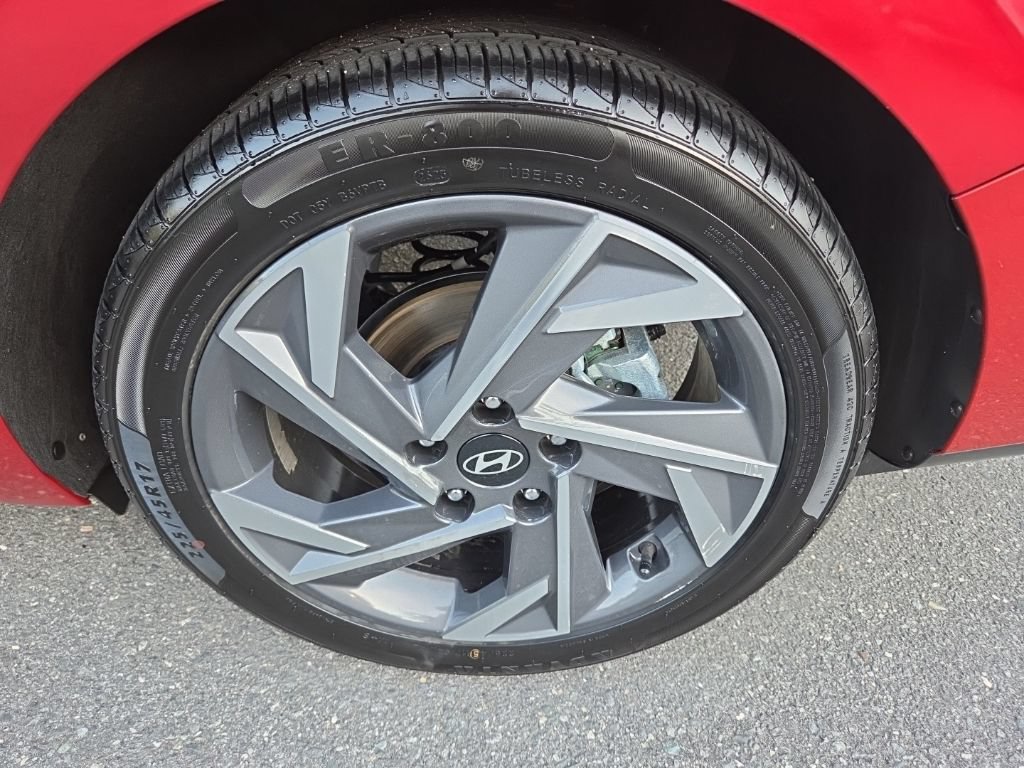 Used 2025 Hyundai Elantra Limited FWD image 13