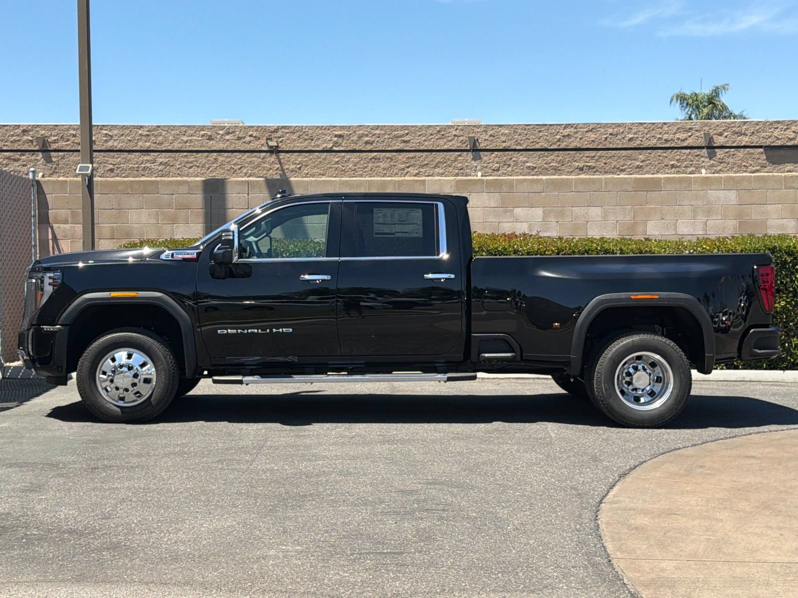 New 2026 GMC Sierra 3500 Denali w/ Denali Reserve Package AWD/4WD image 7