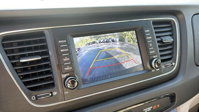 Used 2021 Kia Sedona LX FWD image 19