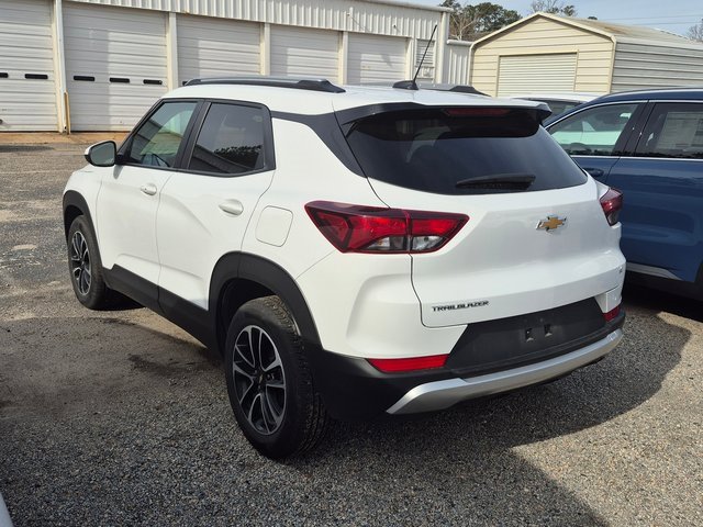 Used 2024 Chevrolet TrailBlazer LT image 2