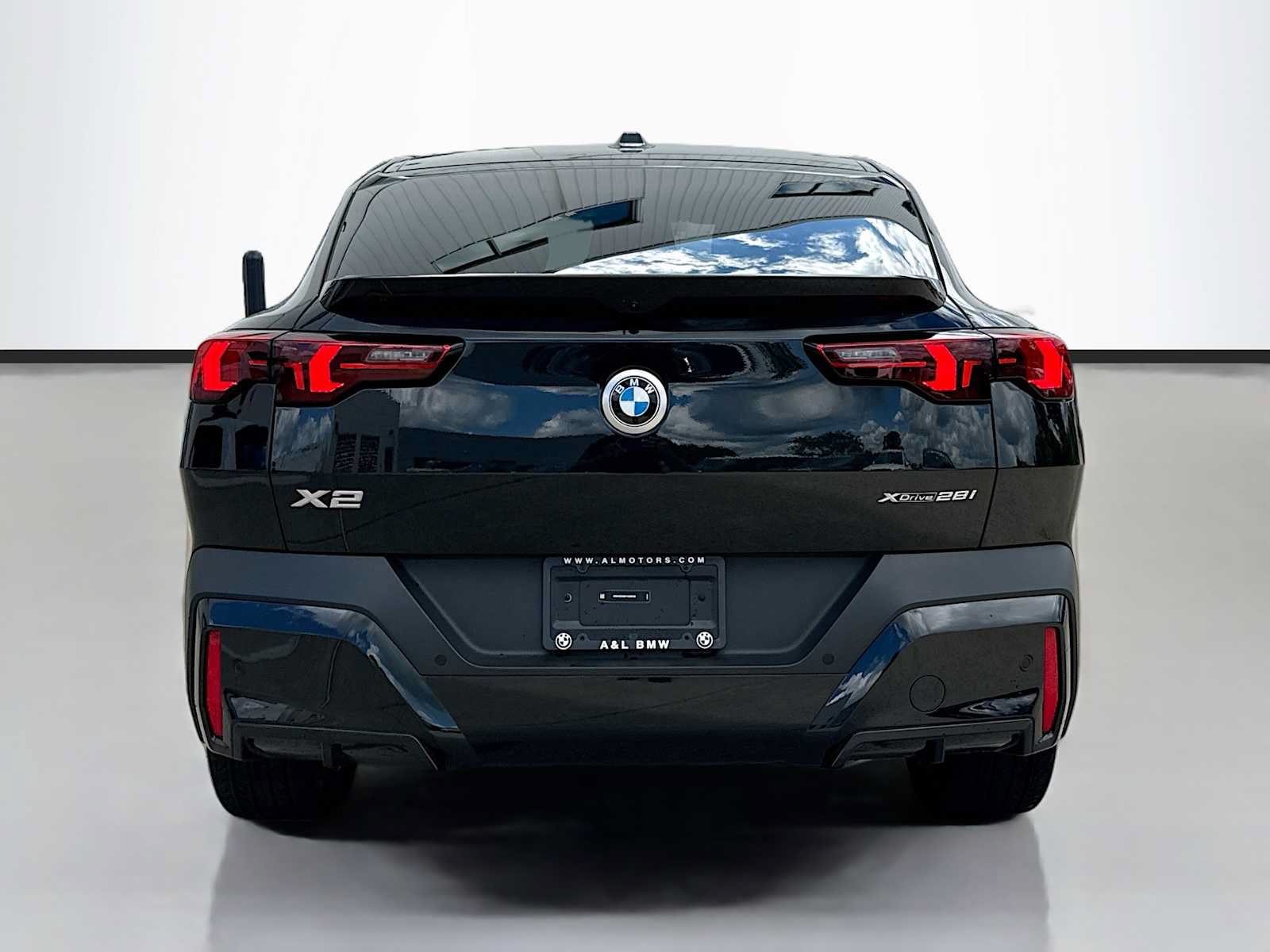 Used 2026 BMW X2 xDrive28i AWD/4WD image 4