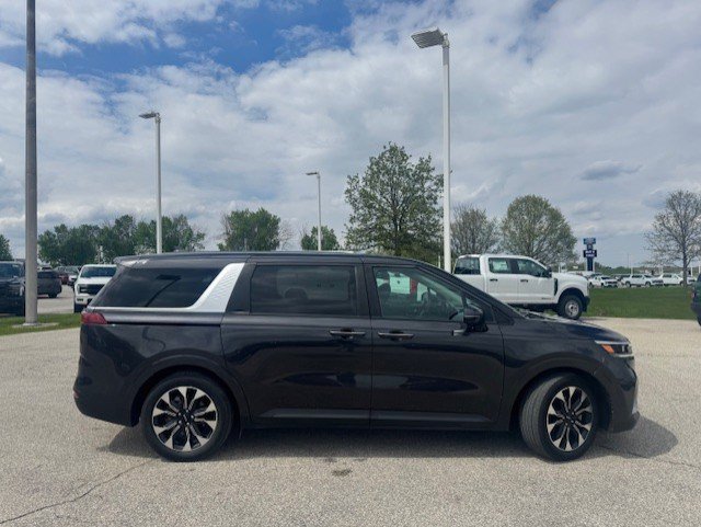 Used 2024 Kia Carnival EX FWD image 10
