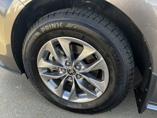 Used 2024 Toyota Sienna XLE image 29