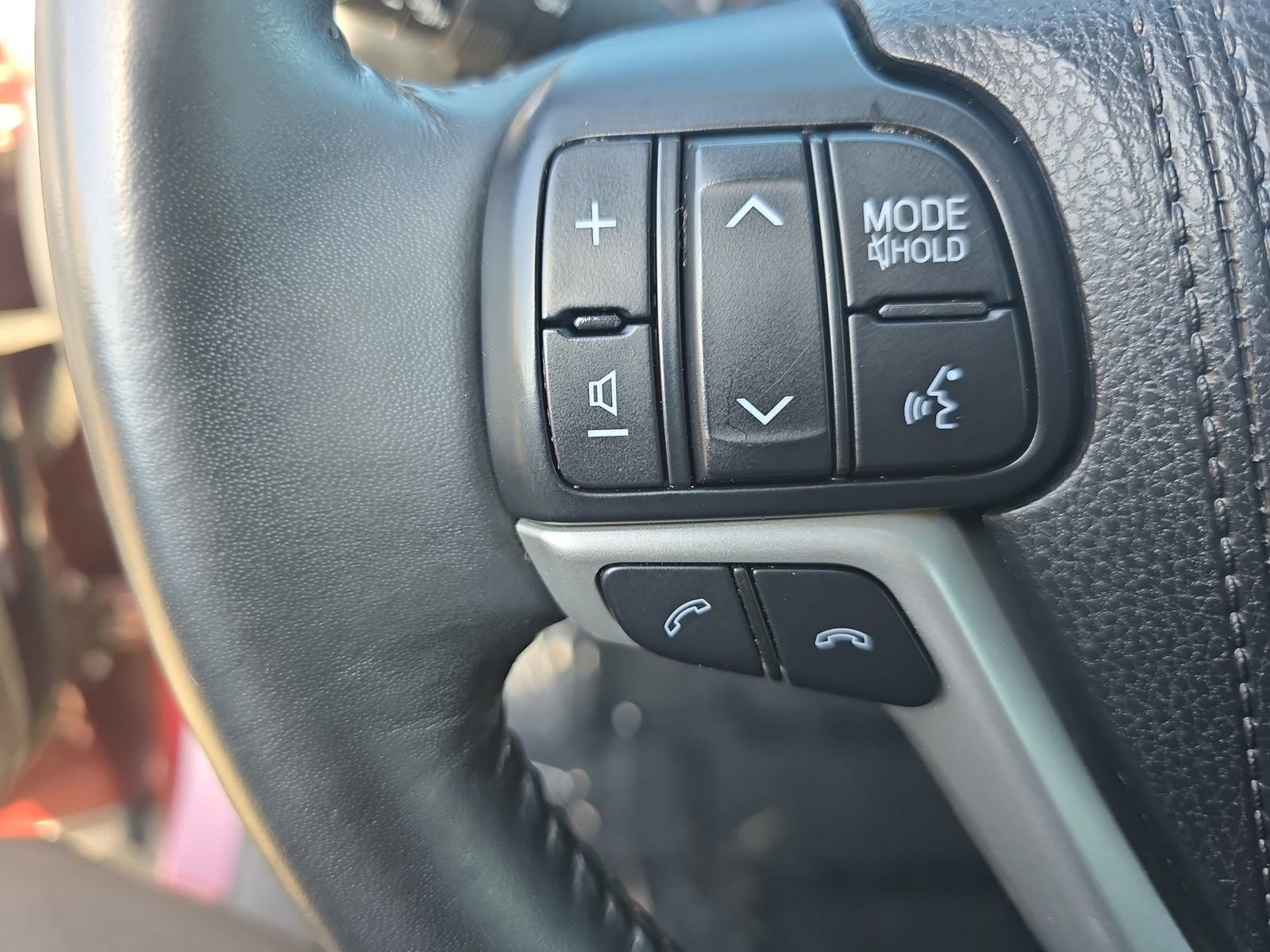 Used 2018 Toyota Highlander XLE image 23