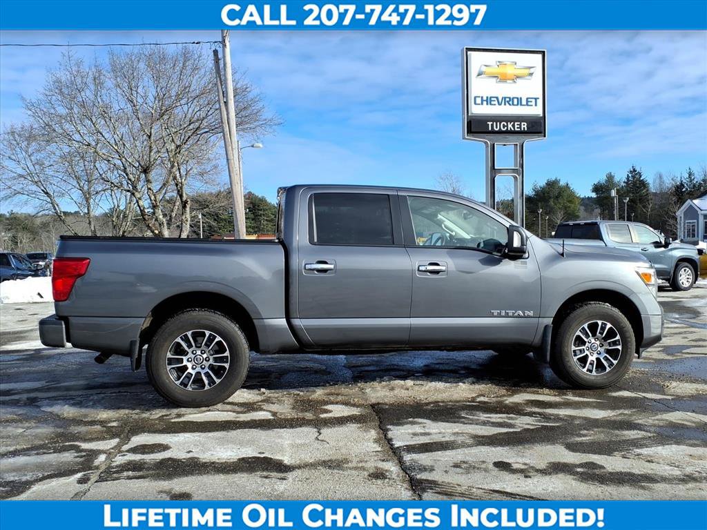 Used 2021 Nissan Titan SV w/ SV Convenience Package image 4