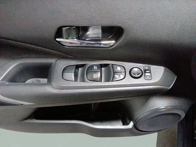 Used 2023 Nissan Kicks SV image 9