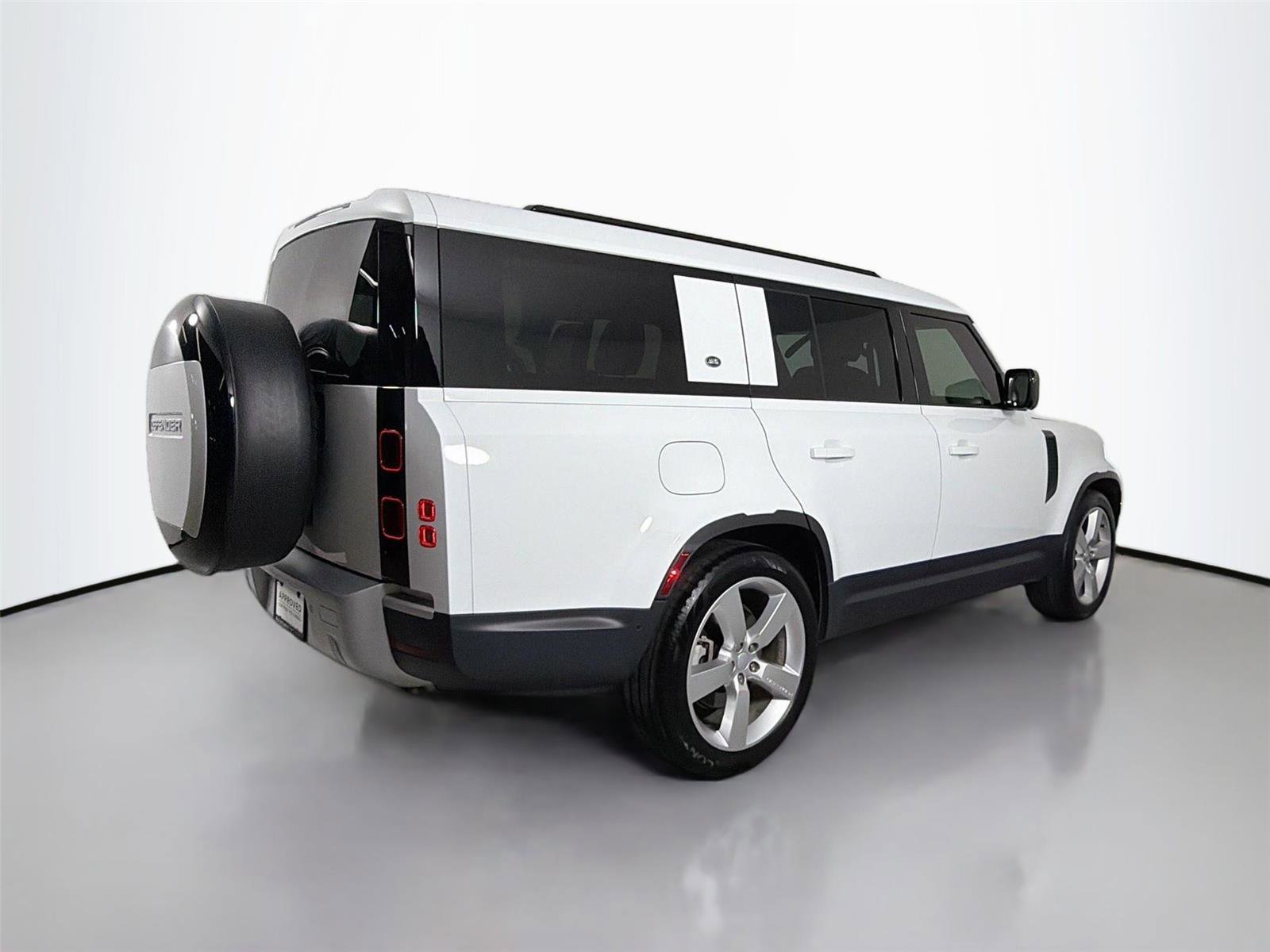 Used 2024 Land Rover Defender 130 S image 5