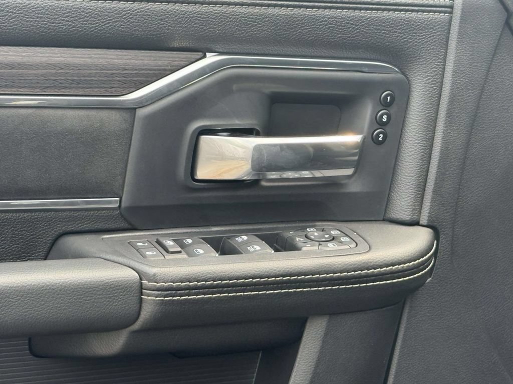 New 2026 RAM 2500 Laramie AWD/4WD image 16