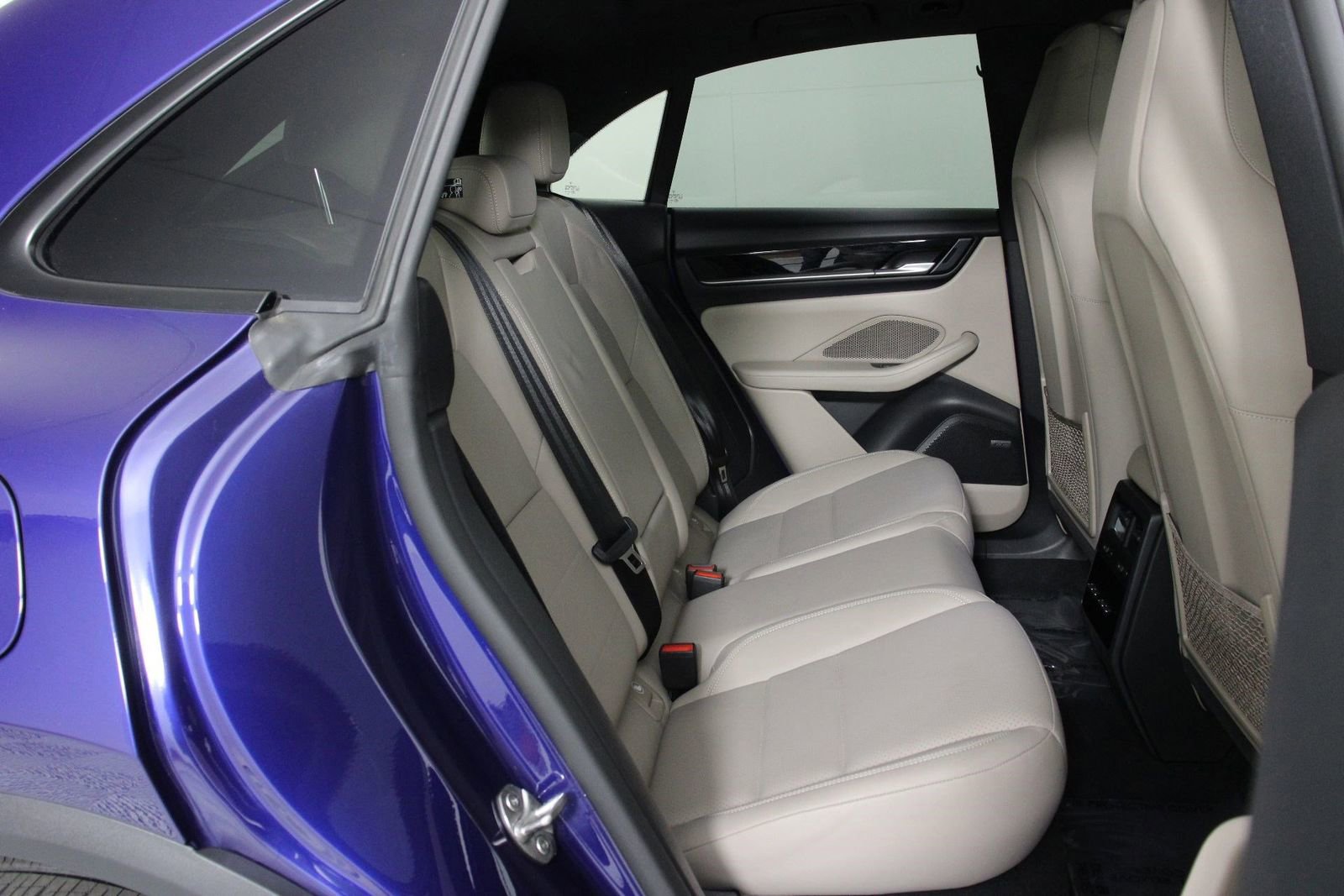Certified 2025 Porsche Macan 4 Electric AWD/4WD image 30