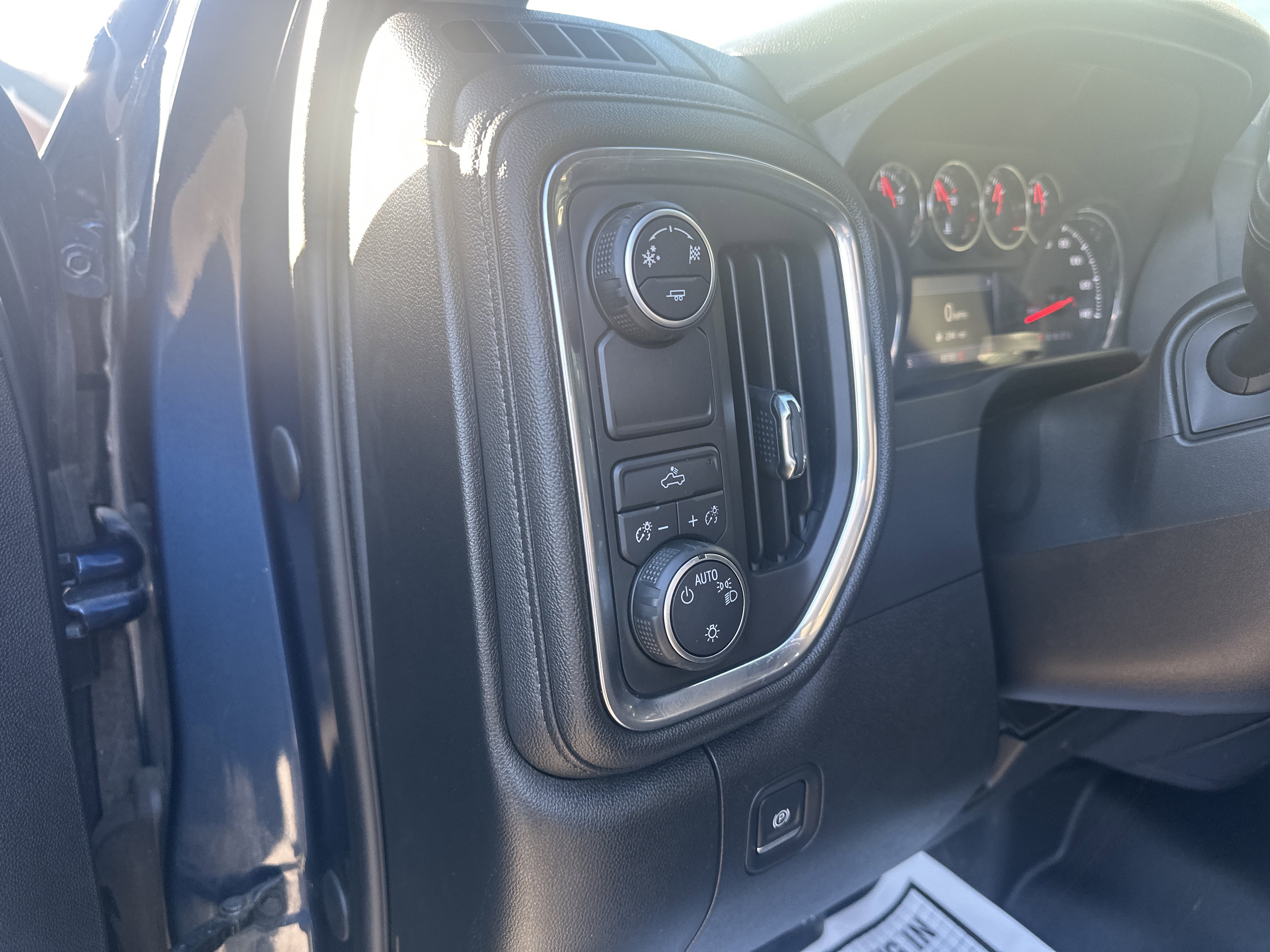 Used 2019 Chevrolet Silverado 1500 LT w/ All-Star Edition image 33