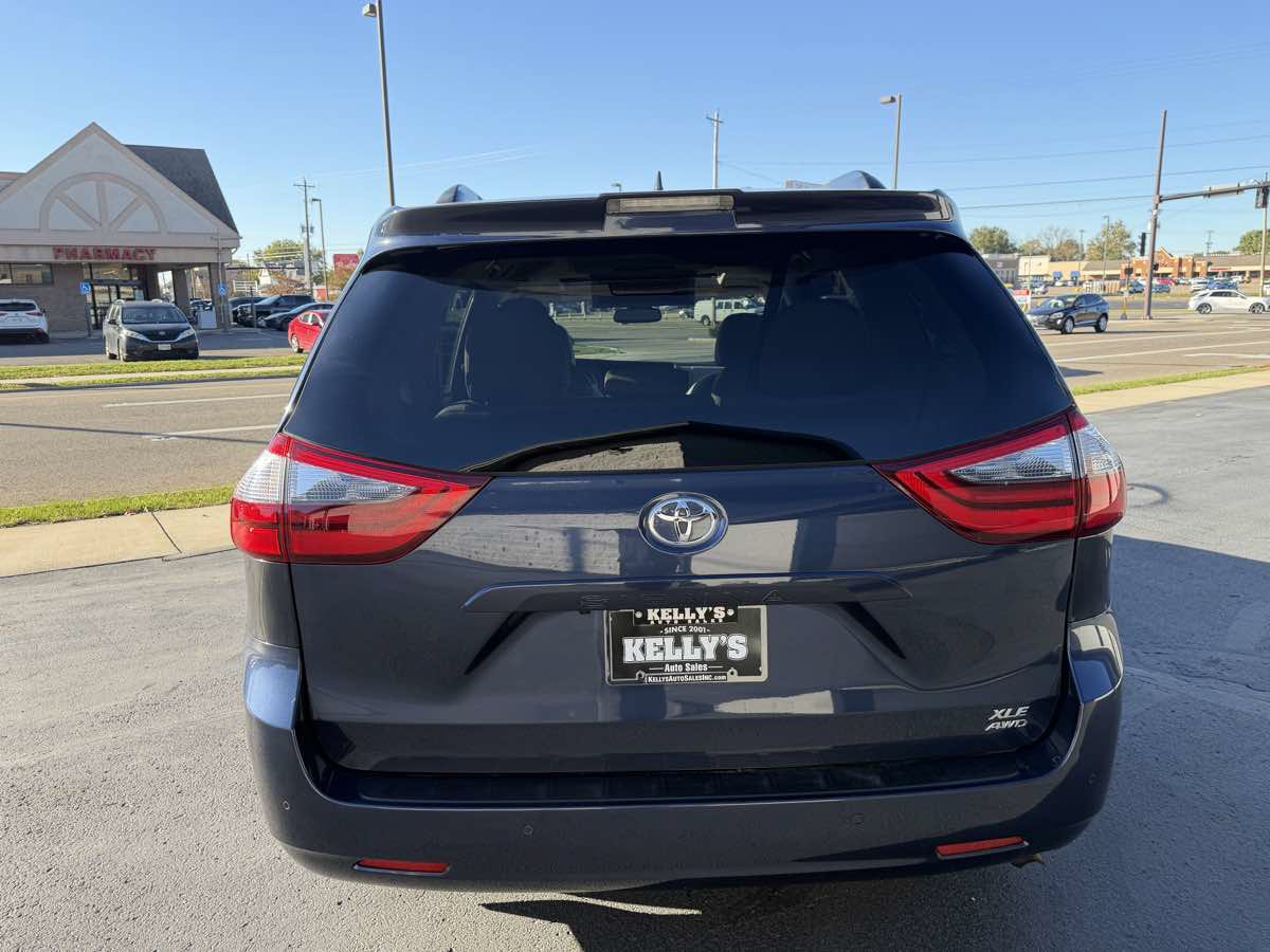 Used 2020 Toyota Sienna XLE Premium AWD/4WD image 5