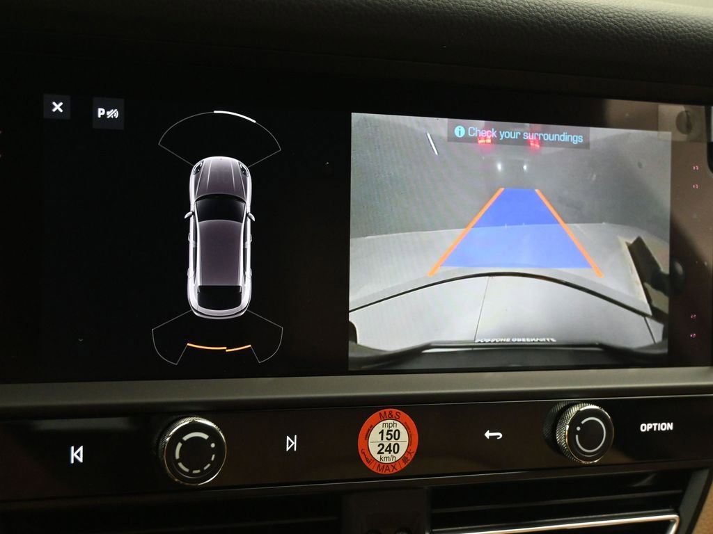 Certified 2025 Porsche Macan image 16