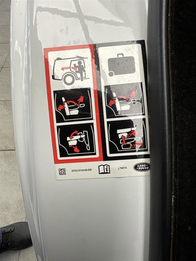 Used 2016 Land Rover LR4 HSE image 17