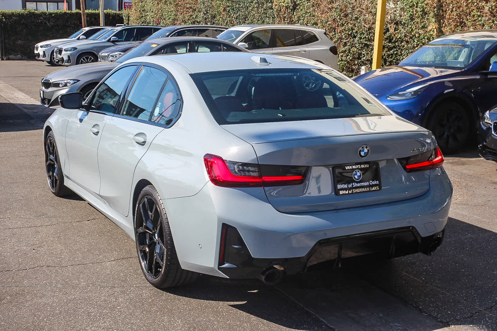 Used 2026 BMW 330i Sedan w/ M Sport Package RWD image 6