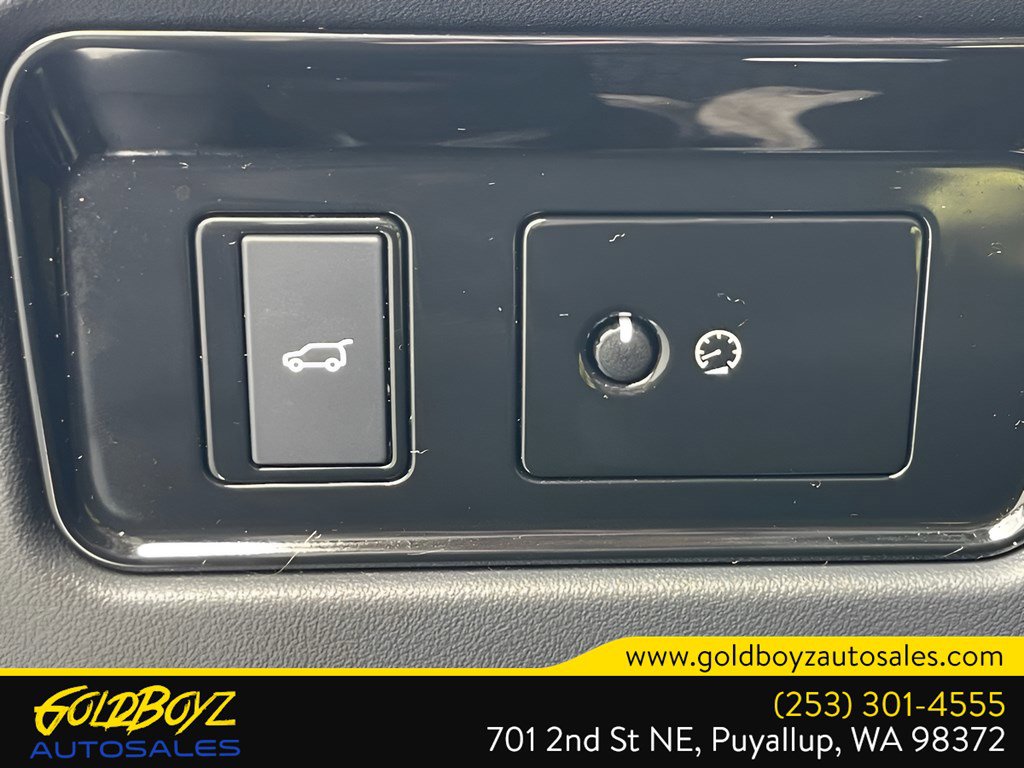 Used 2018 Jaguar F-PACE Premium image 38