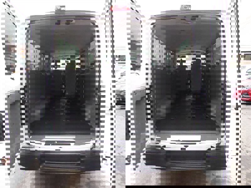 Used 2016 Nissan NV 3500 S image 25