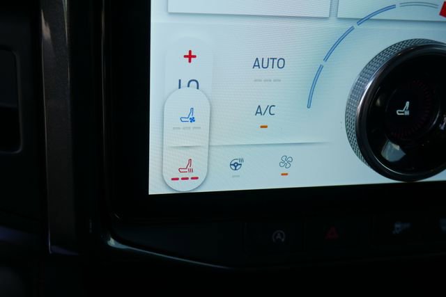 Used 2022 Ford Expedition Limited AWD/4WD image 6
