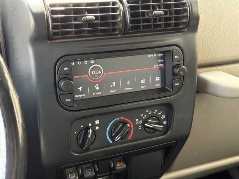 Used 2005 Jeep Wrangler Unlimited Rubicon w/ Sahara Edition Group AWD/4WD image 14