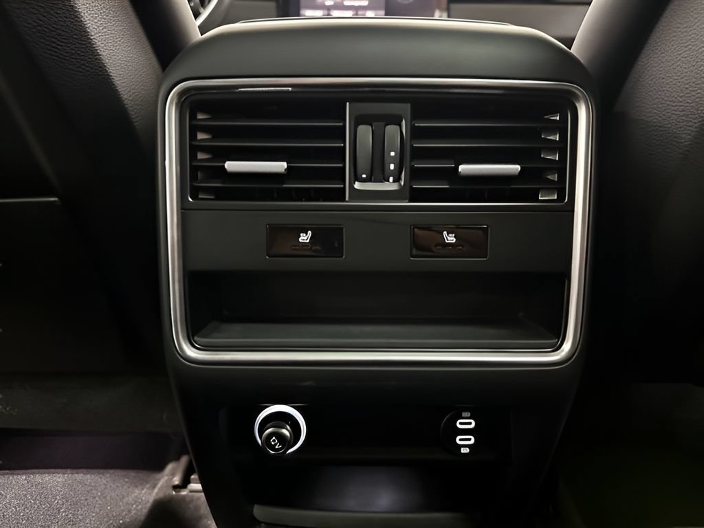 Certified 2023 Porsche Cayenne Platinum Edition AWD/4WD image 28