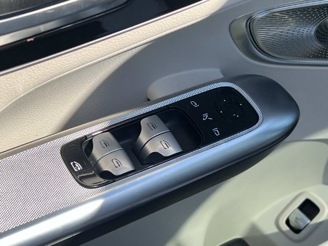 Used 2023 Mercedes-Benz GLC 300 4MATIC image 17
