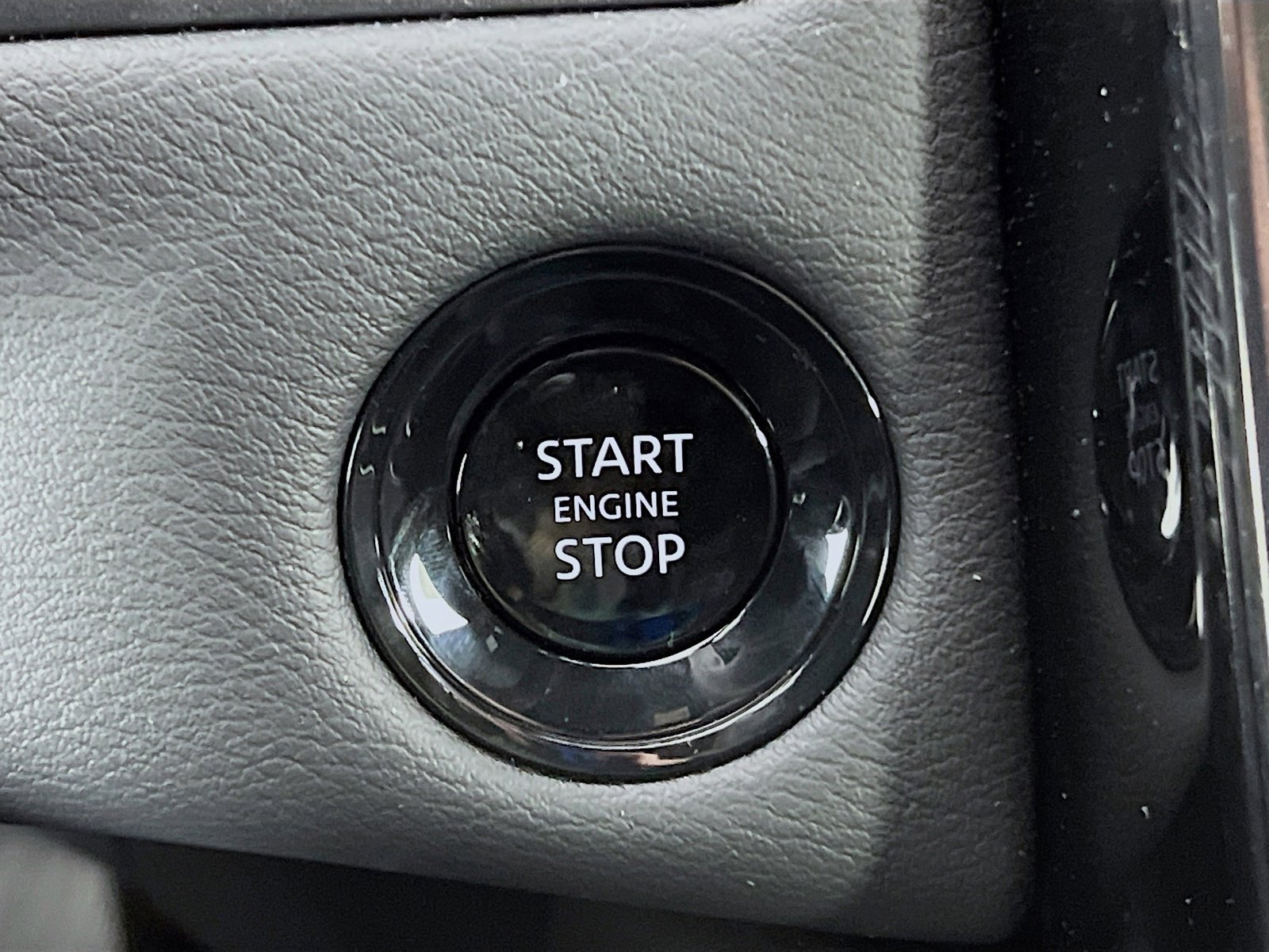 New 2025 Nissan Armada PRO-4X AWD/4WD image 13