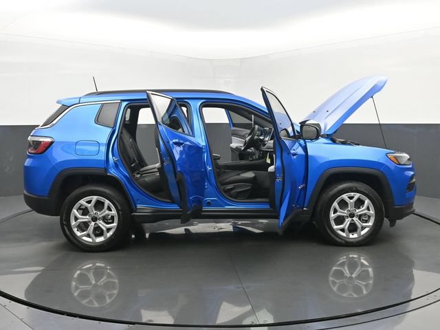 New 2025 Jeep Compass Latitude w/ Sun & Sound Group AWD/4WD image 57