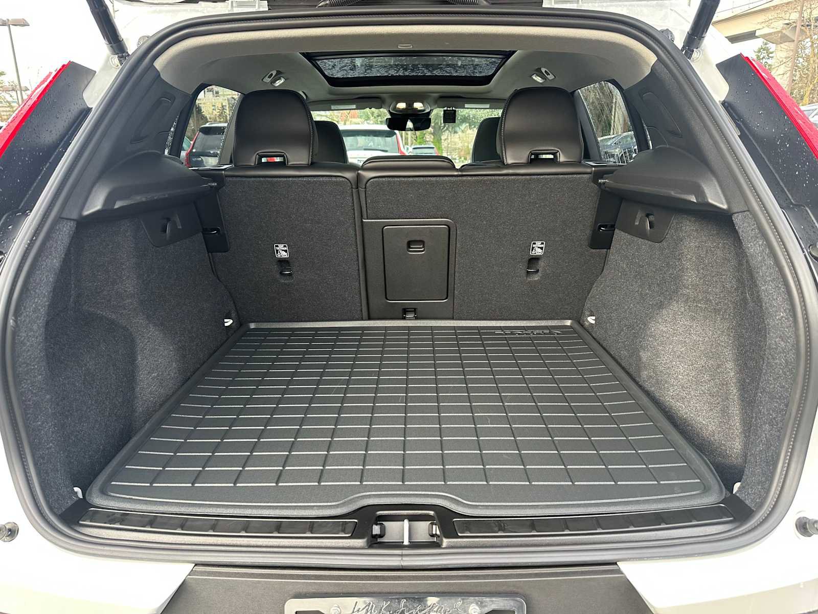 Used 2025 Volvo XC40 B5 Core w/ Climate Package image 14