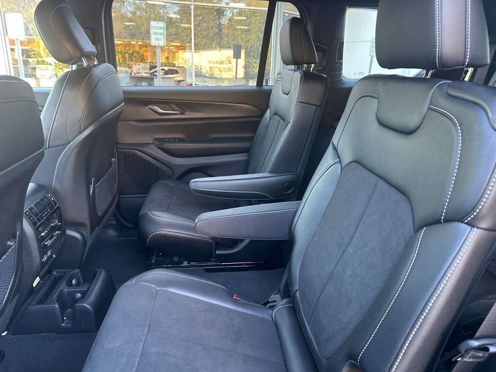 Used 2023 Jeep Grand Cherokee L Laredo AWD/4WD image 12