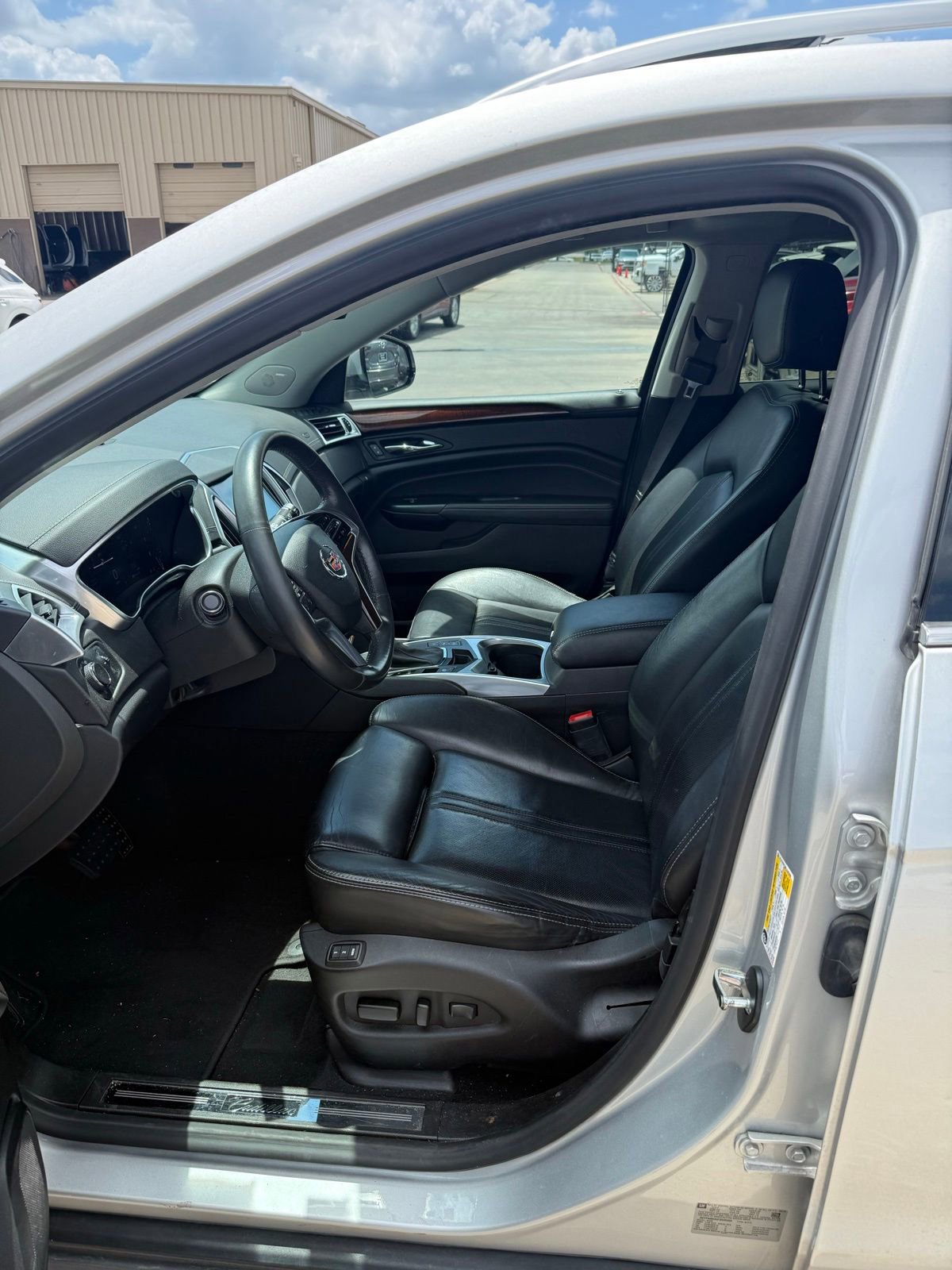 Used 2015 Cadillac SRX Luxury w/ Driver Awareness Package FWD image 2