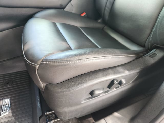 Used 2022 Cadillac XT4 Premium Luxury w/ Cold Weather Package FWD image 21