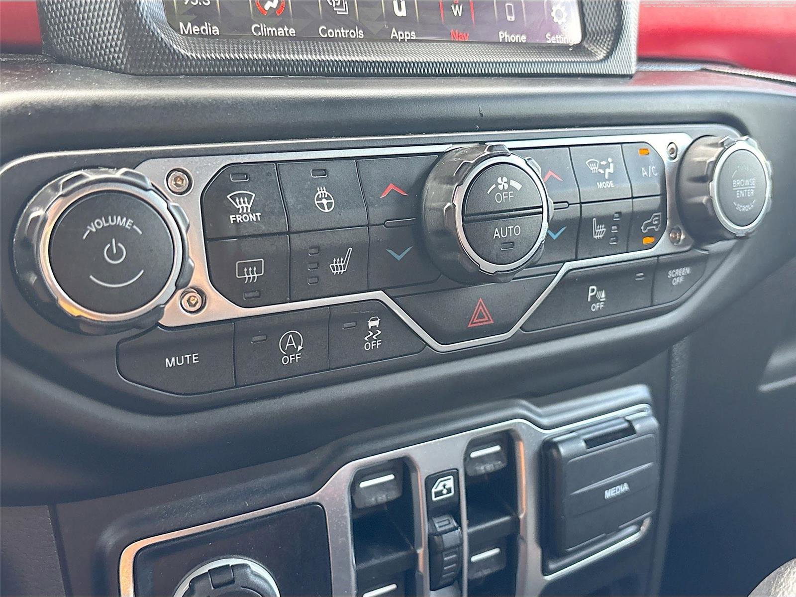 Used 2022 Jeep Wrangler Unlimited Rubicon w/ Steel Bumper Group image 17