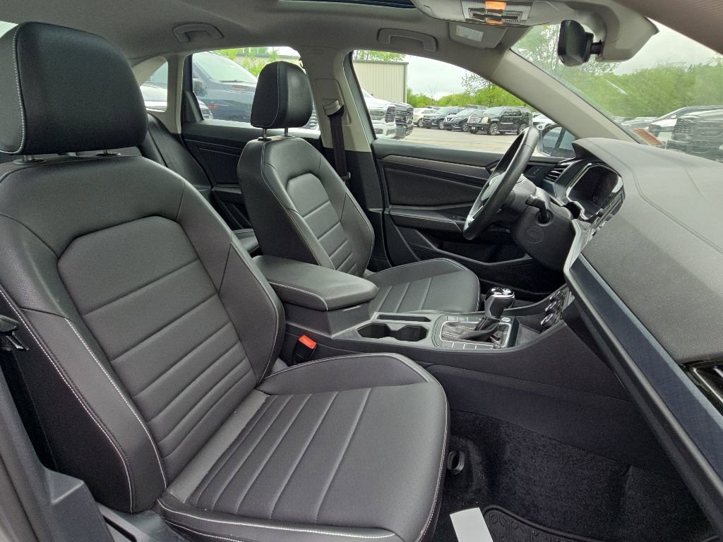 Used 2024 Volkswagen Jetta SE FWD image 17