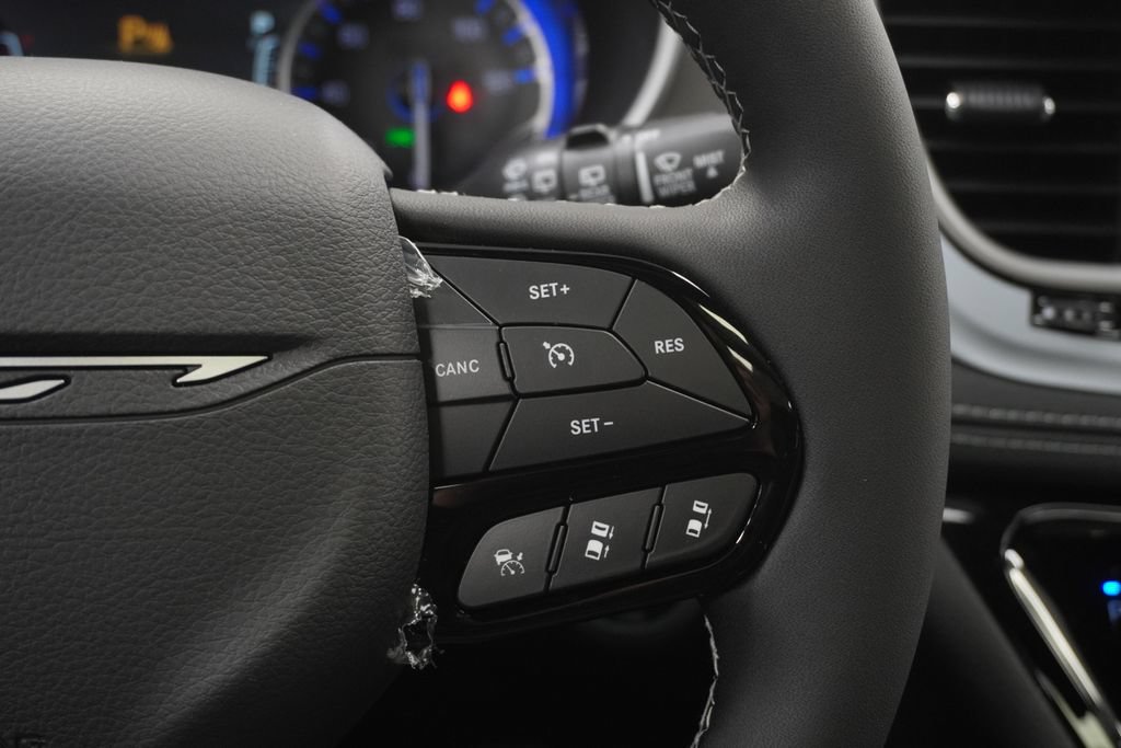 New 2027 Chrysler Pacifica Limited AWD/4WD image 28