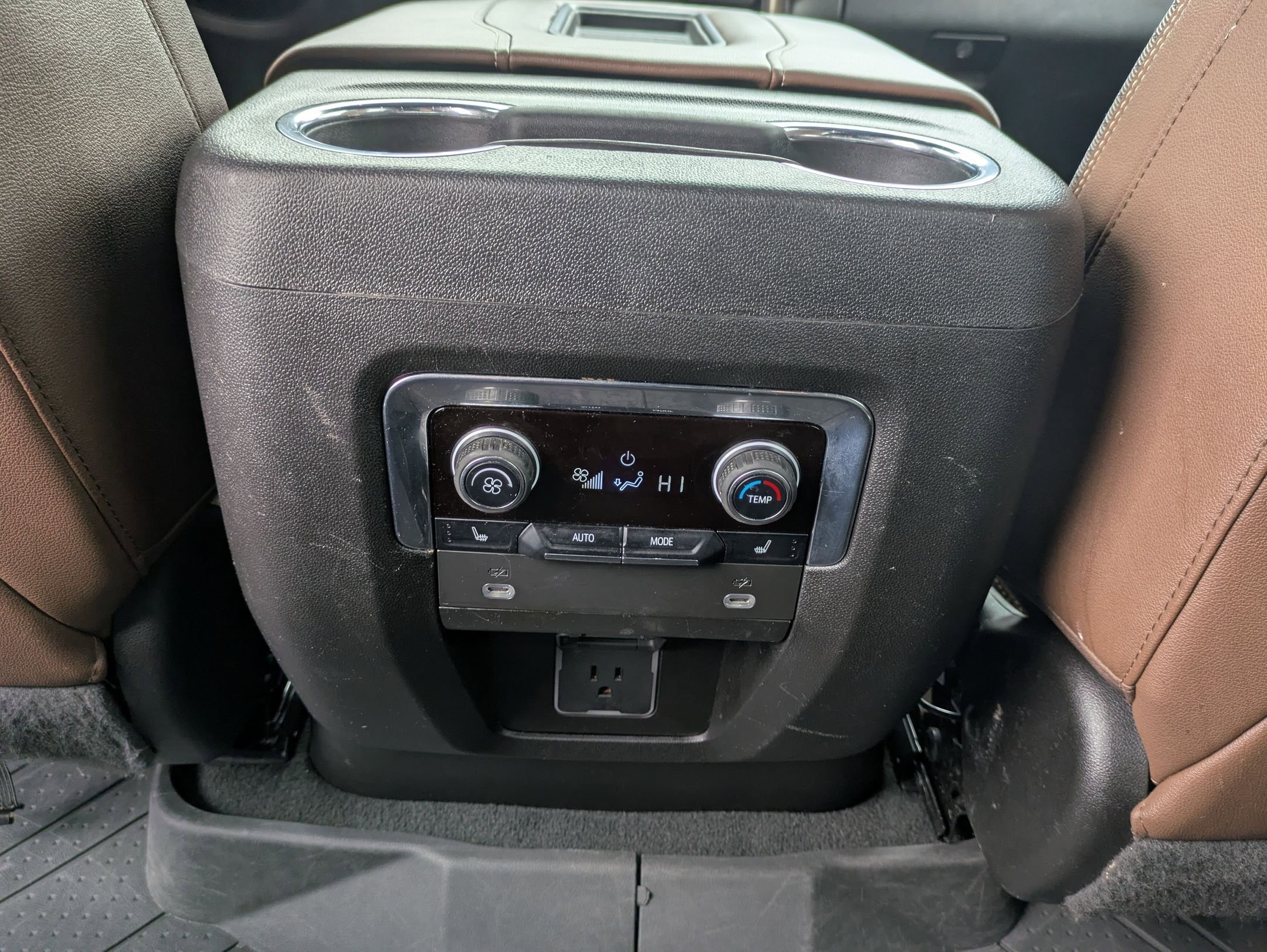 Used 2023 Chevrolet Suburban High Country w/ LPO, Illumination Package image 11