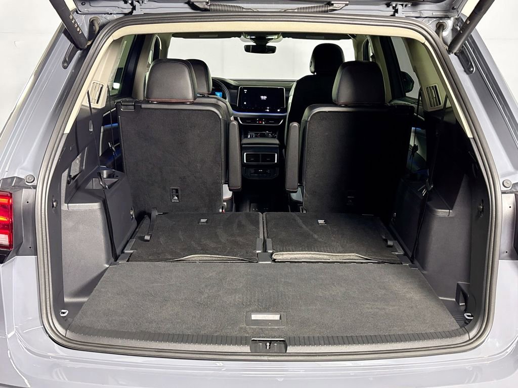 Certified 2025 Volkswagen Atlas Peak Edition SE image 21