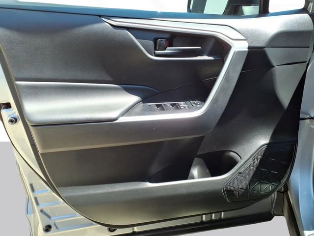Used 2022 Toyota RAV4 LE FWD image 10