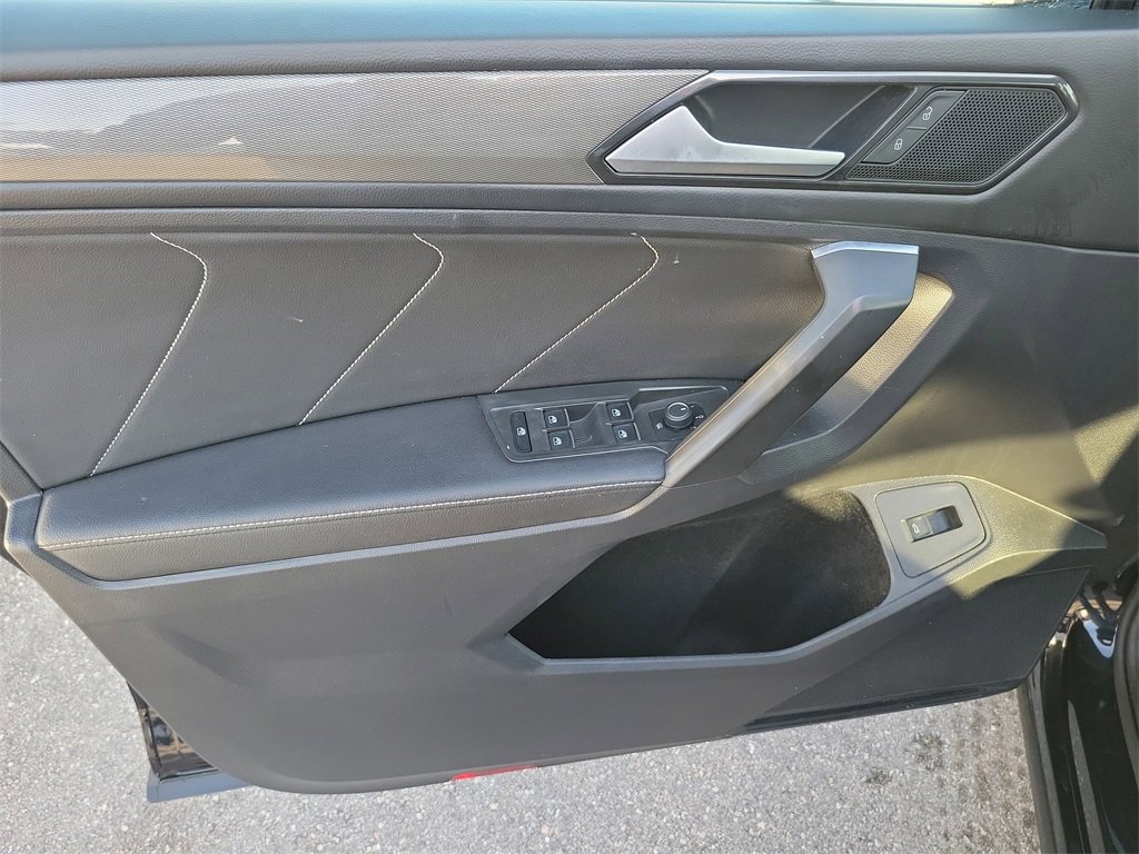 Used 2022 Volkswagen Tiguan SE image 14