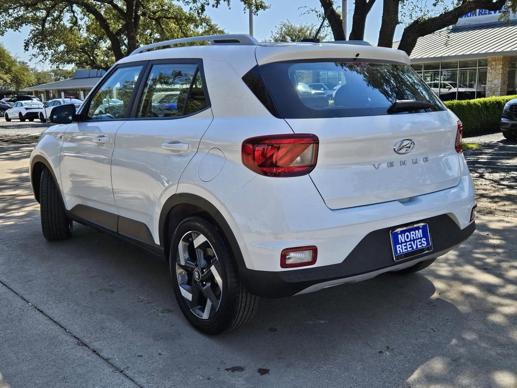 New 2025 Hyundai Venue SEL image 3