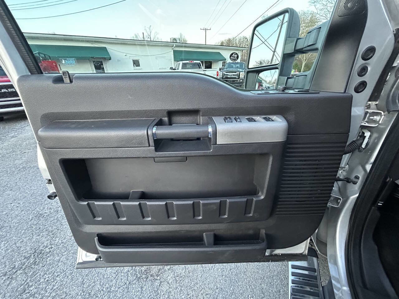 Used 2015 Ford F350 Lariat w/ Lariat Interior Package image 18