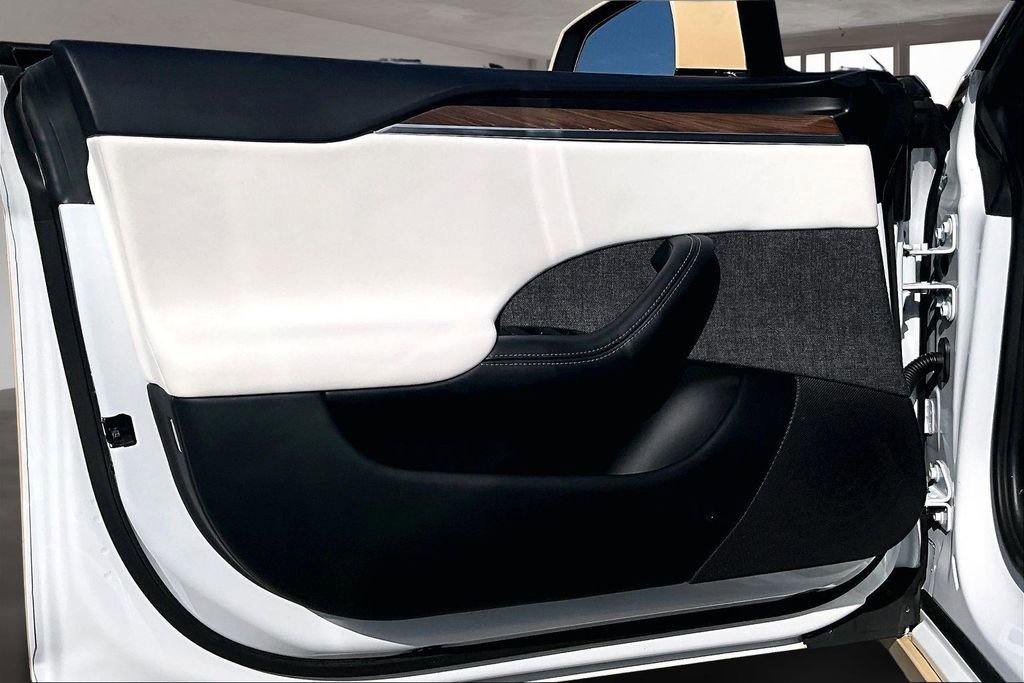Used 2022 Tesla Model S image 18