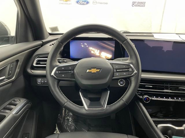 Used 2025 Chevrolet Traverse LT image 11