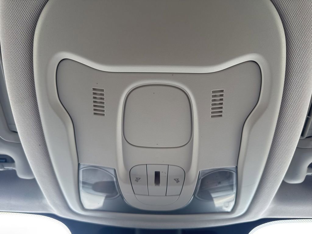 Used 2018 Jeep Renegade Latitude w/ Cold Weather Group image 19