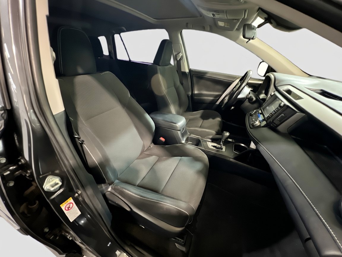 Used 2016 Toyota RAV4 XLE w/ Convenience Package AWD/4WD image 21