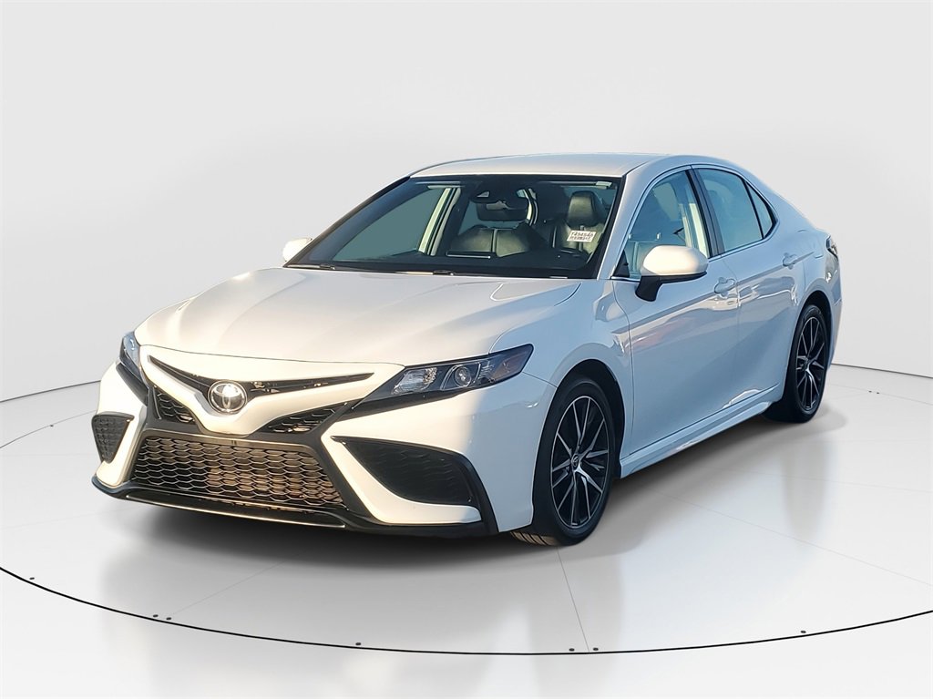 Certified 2021 Toyota Camry SE image 3