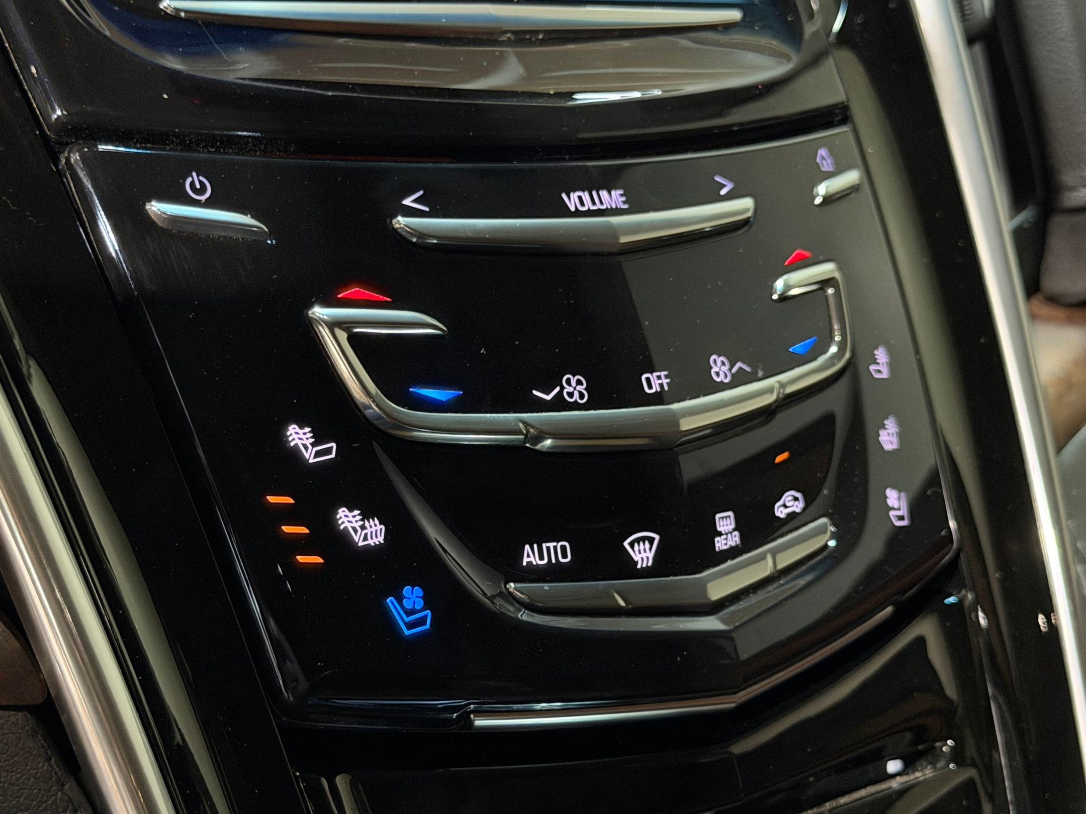 Used 2019 Cadillac Escalade Premium Luxury w/ LPO, Radiant Package AWD/4WD image 30