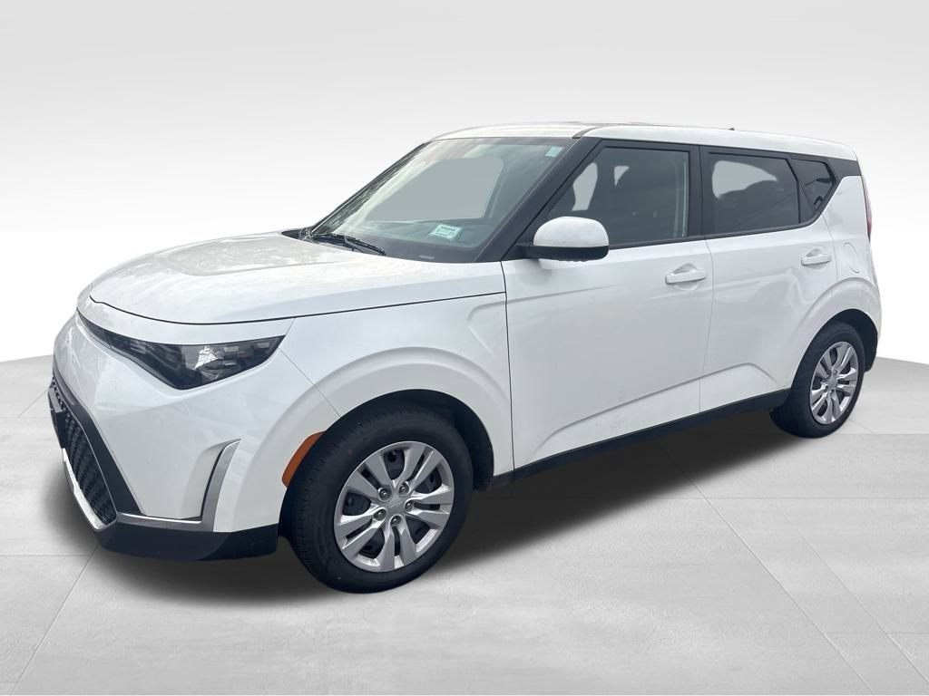Certified 2023 Kia Soul LX image 2