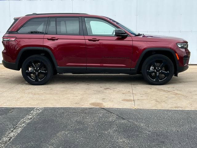 Used 2023 Jeep Grand Cherokee Altitude image 47