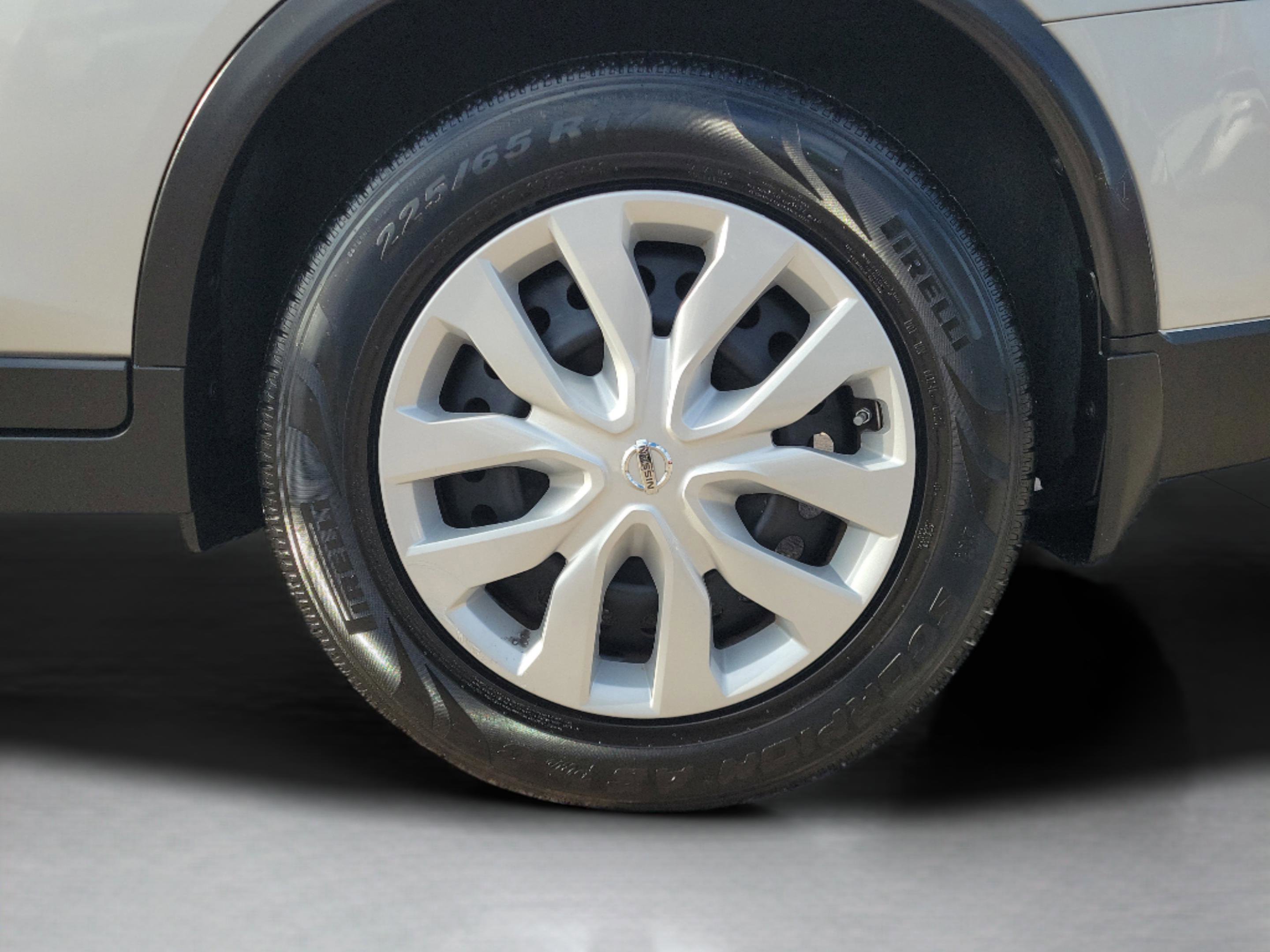 Used 2015 Nissan Rogue S w/ S Family Package image 30