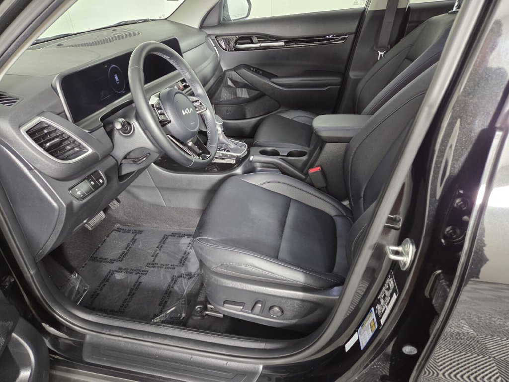 Used 2025 Kia Seltos EX w/ EX Sunroof Package FWD image 12